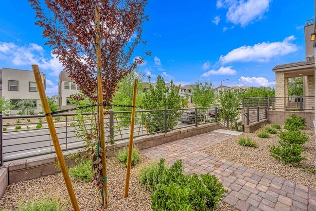 Foto del edificio - COMING SOON 3 Story Beauty in Summerlin!!!
