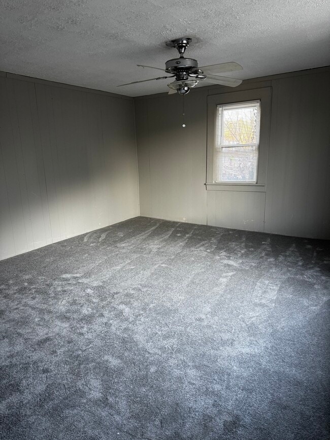 Building Photo - 1488 E Thacker St