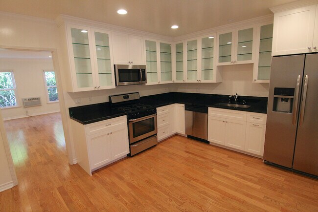 Building Photo - 1217 Beverly Green Dr