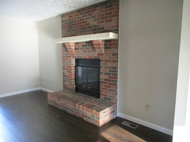 Building Photo - 3333 Gladesend Ct