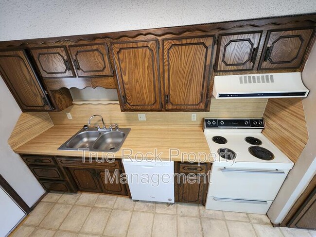 Building Photo - 2501 Oakhurst Dr