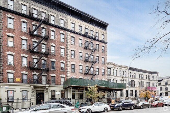 Building Photo - 3692 Broadway