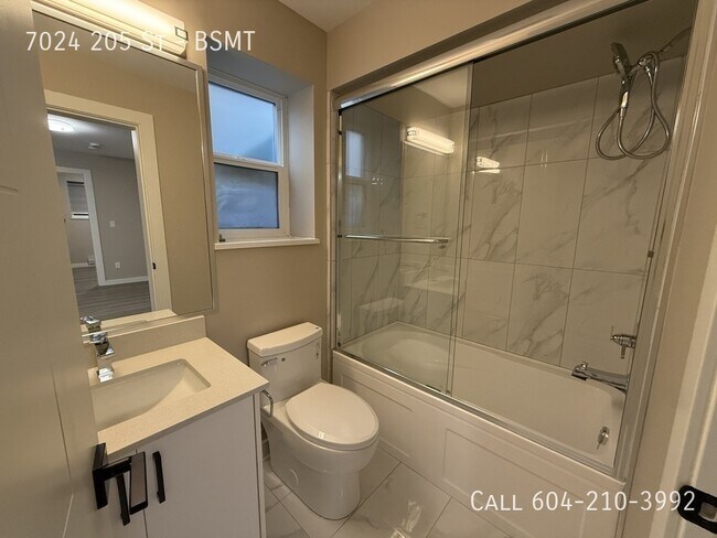 Photo du bâtiment - Like-New Basement in Langley