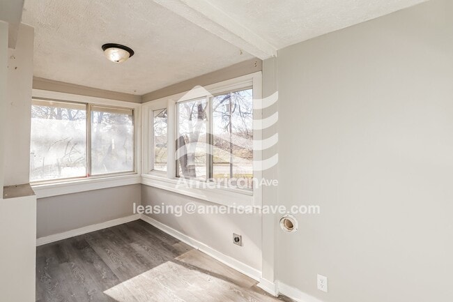 Building Photo - 6006 S 20th Ave