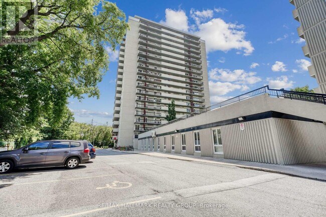 Photo du bâtiment - 158-158C McArthur Ave.