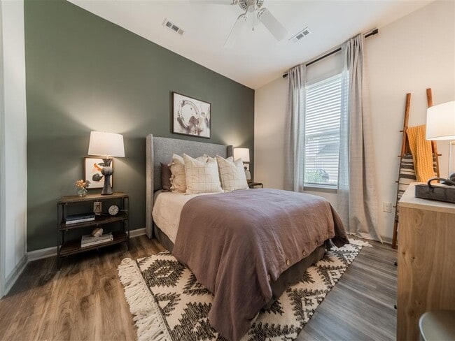 Building Photo - Pringle Square