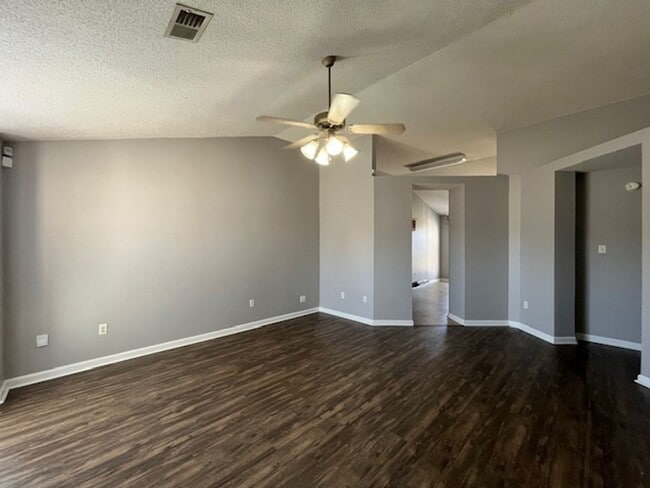 Building Photo - Renovated 3 Bedroom 2 Bath Home for Rent!!