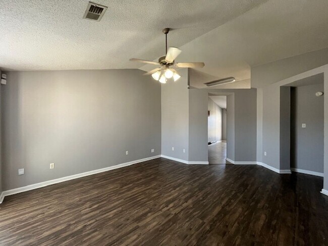 Foto del edificio - Renovated 3 Bedroom 2 Bath Home for Rent!!