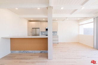 Building Photo - 7273 Birdview Ave