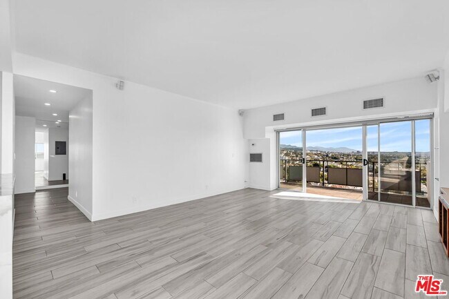 Foto del edificio - 1155 N La Cienega Blvd