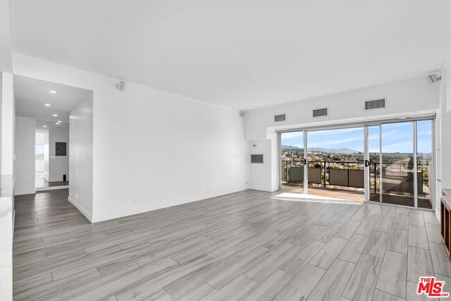 Building Photo - 1155 N La Cienega Blvd