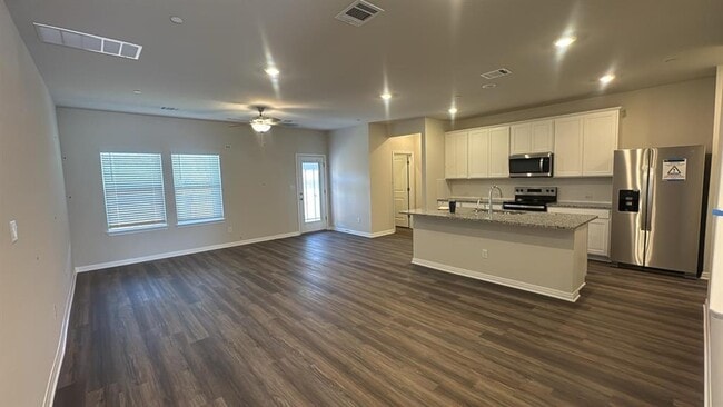 Building Photo - 1850 Settlers Glen Dr
