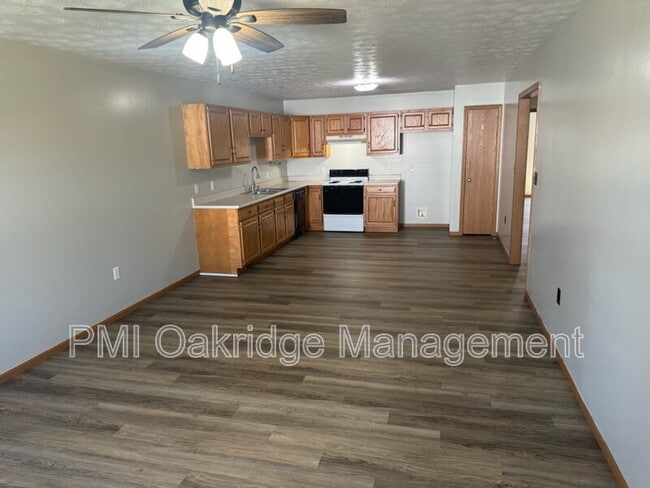 Building Photo - 763 Campbell Rd