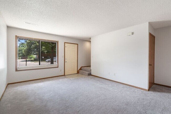 Foto del edificio - $1,250 | 2 Bedroom, 1.5 Bathroom Duplex | ...