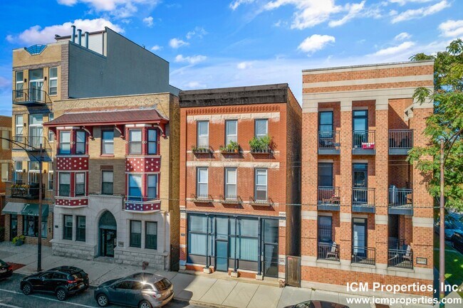 Foto del edificio - 2454 N Southport Ave
