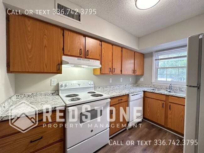 Foto del edificio - 2 Bedroom, 1.5 Bath - Townhome