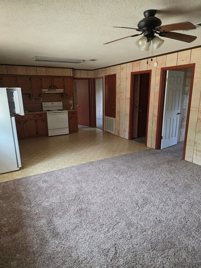 Building Photo - 347 Watson Rd