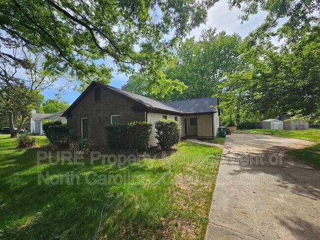 Foto del edificio - 5841 Falstaff Dr