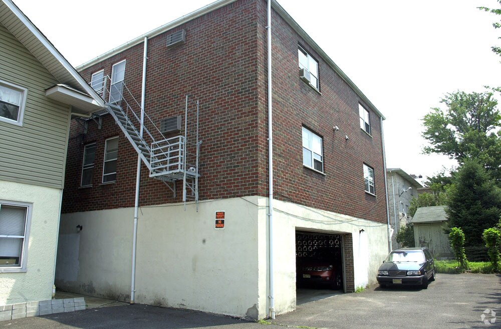 Foto del edificio - 234 Lawton Ave