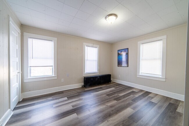 Building Photo - 817 E Pear St