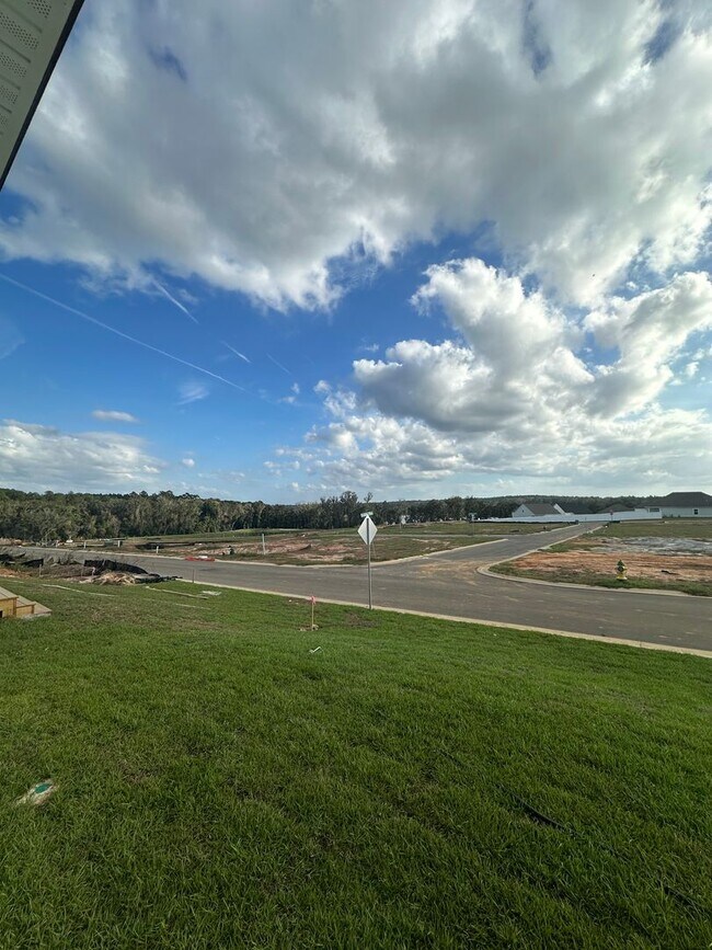 Foto del edificio - Gorgeous New Contruction 3 bedroom/2 full ...