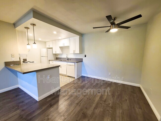 Foto del edificio - 219 Woodland Pkwy