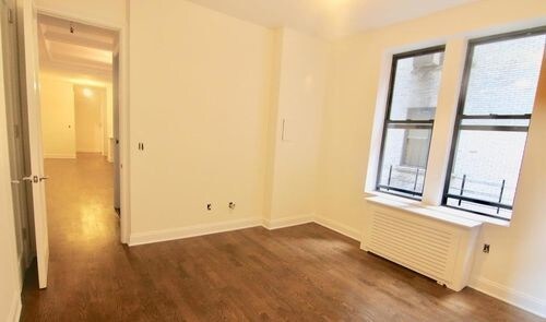 Building Photo - 202 W 58th St