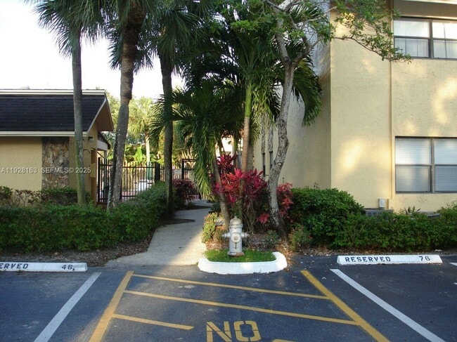 Building Photo - 2997 Riverside Dr