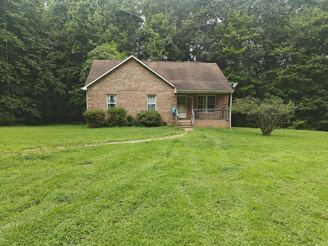 Primary Photo - 3 bedroom home on private lot