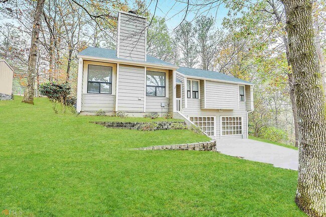 Building Photo - 6132 Lakeshore Dr SE