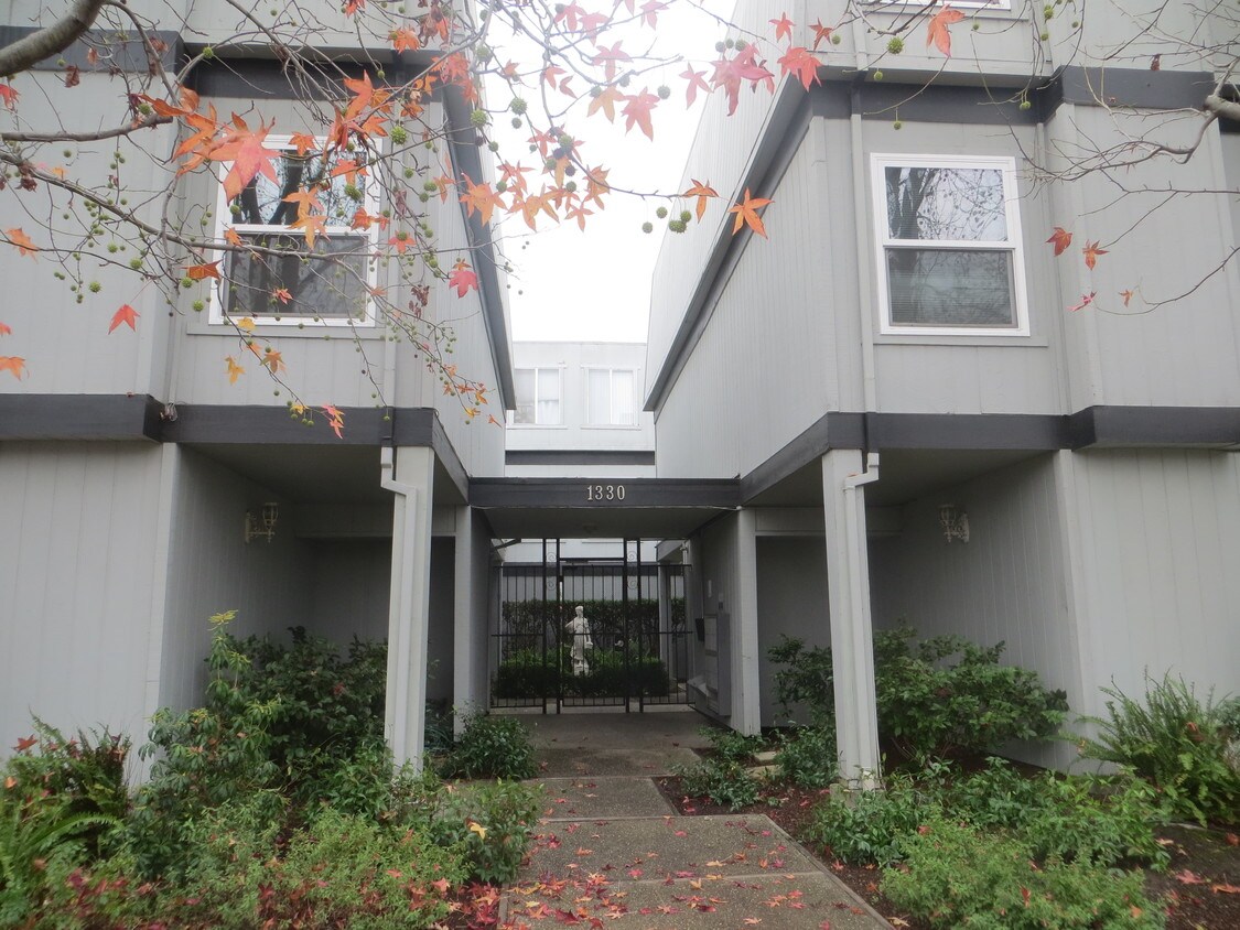 1330 Laurel St Unit 8, San Carlos, CA 94070 Apartment for Rent in