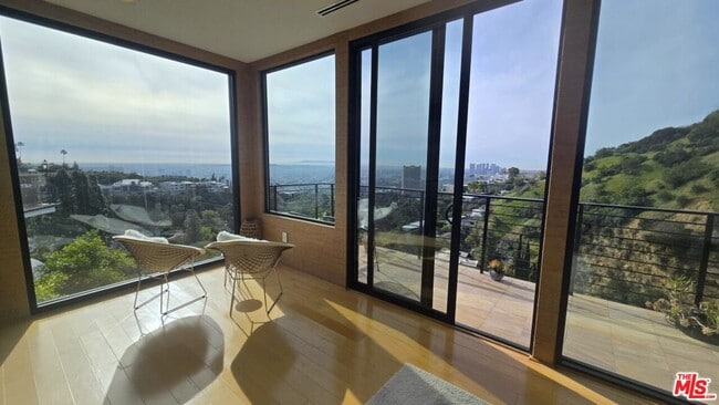 Foto del edificio - 9300 Warbler Way