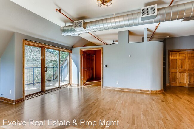Building Photo - 1 br, 1 bath House - 3299 Lowell Blvd #204