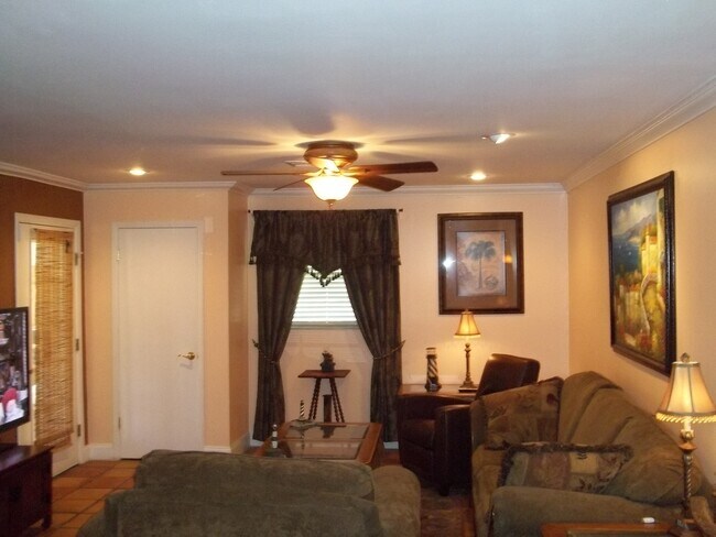 Building Photo - 1475 Curlew Ave
