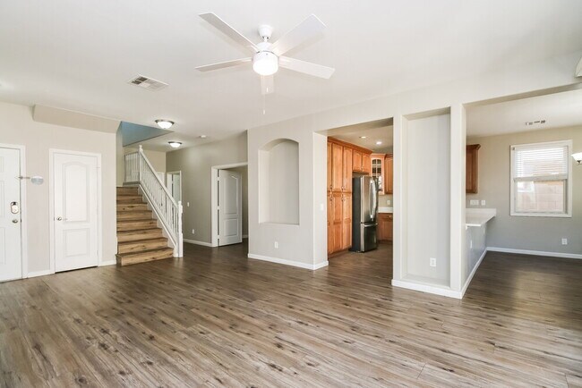 Building Photo - 2216 E Pecan Rd