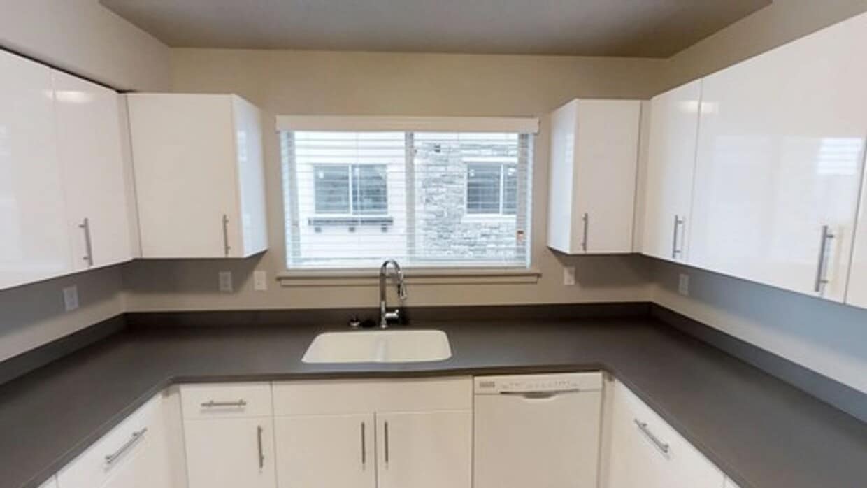 Primary Photo - 2 BED 1 BATH APARTMENT FOR RENT IN OREM!!!