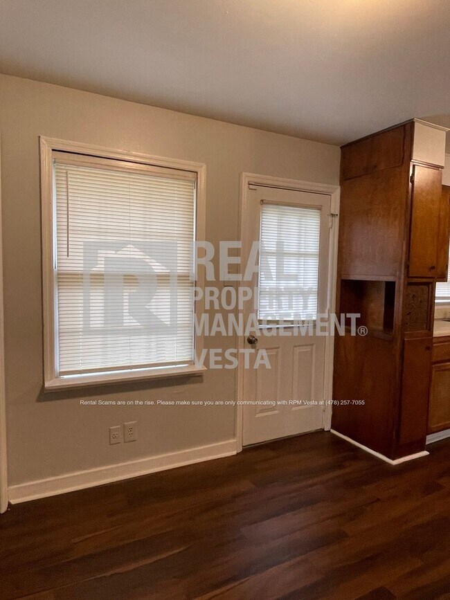 Building Photo - Solidly Built Four Bedroom House in Macon