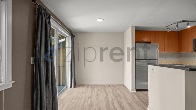 Building Photo - Unit A302