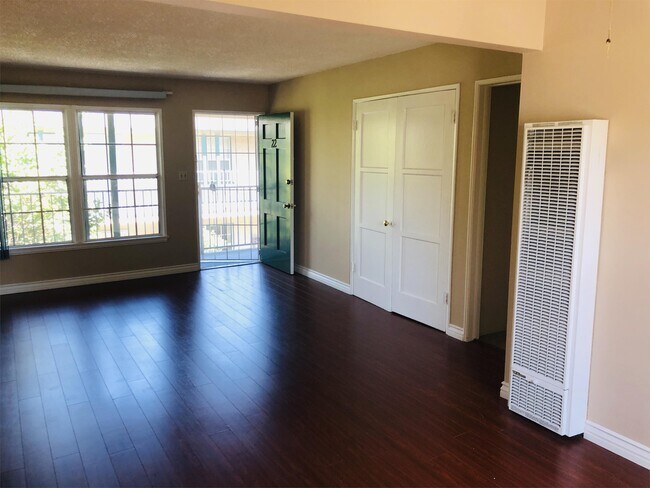 Foto del edificio - 410 S Sierra Madre Blvd
