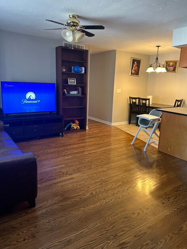 Building Photo - 1021 Cove Dr