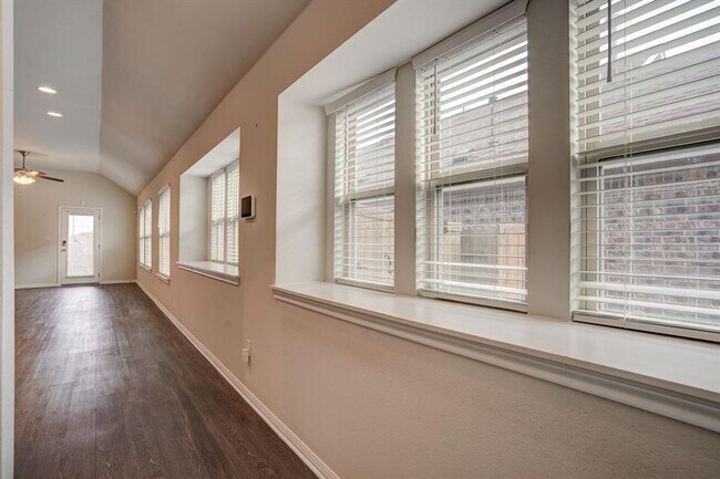 Foto del edificio - Beautiful 3BR/2BA Home with Island Kitchen...