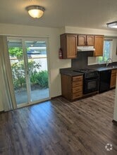 Building Photo - 1585 SE 23rd Ct