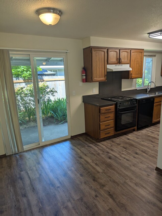 Primary Photo - Albany Duplex