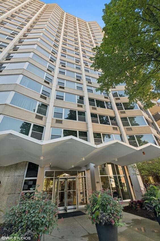 Foto principal - 555 W Cornelia Ave