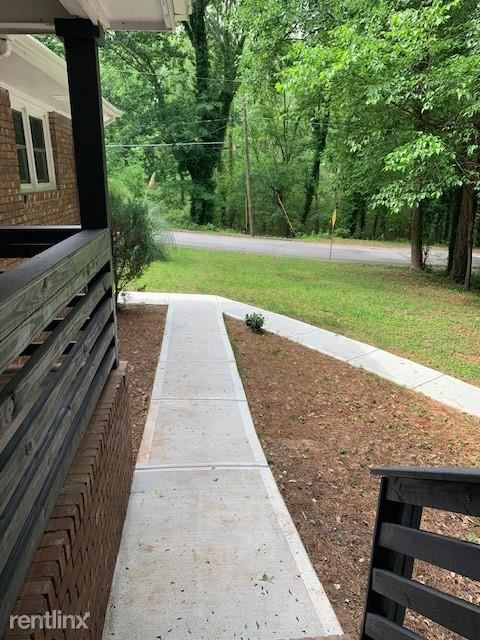 Foto del edificio - 2 br, 1 bath Triplex - 2899 White Oak Driv...