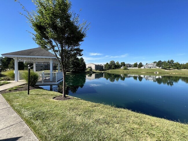 Building Photo - Immaculate Condo with Wooded Views & Commu...