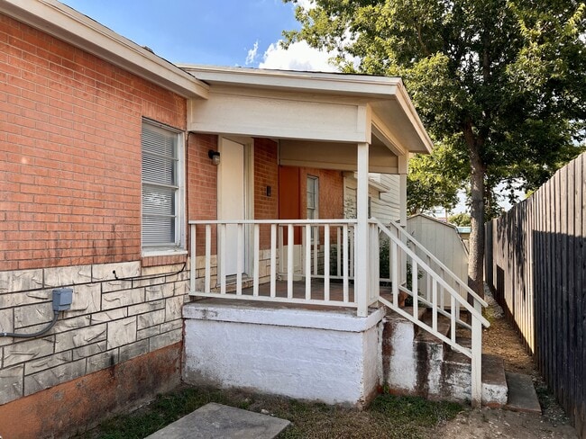 Building Photo - 5638 Curzon Ave