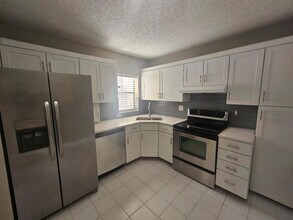 Building Photo - 2738 Carambola Cir S