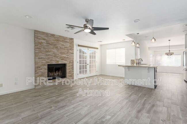 Foto del edificio - 6017 E Betty Elyse Ln