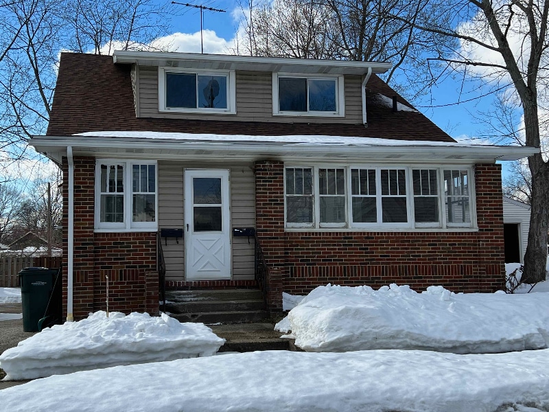 2452 11th St Unit UP, Cuyahoga Falls, OH 44221 Apartment for Rent in